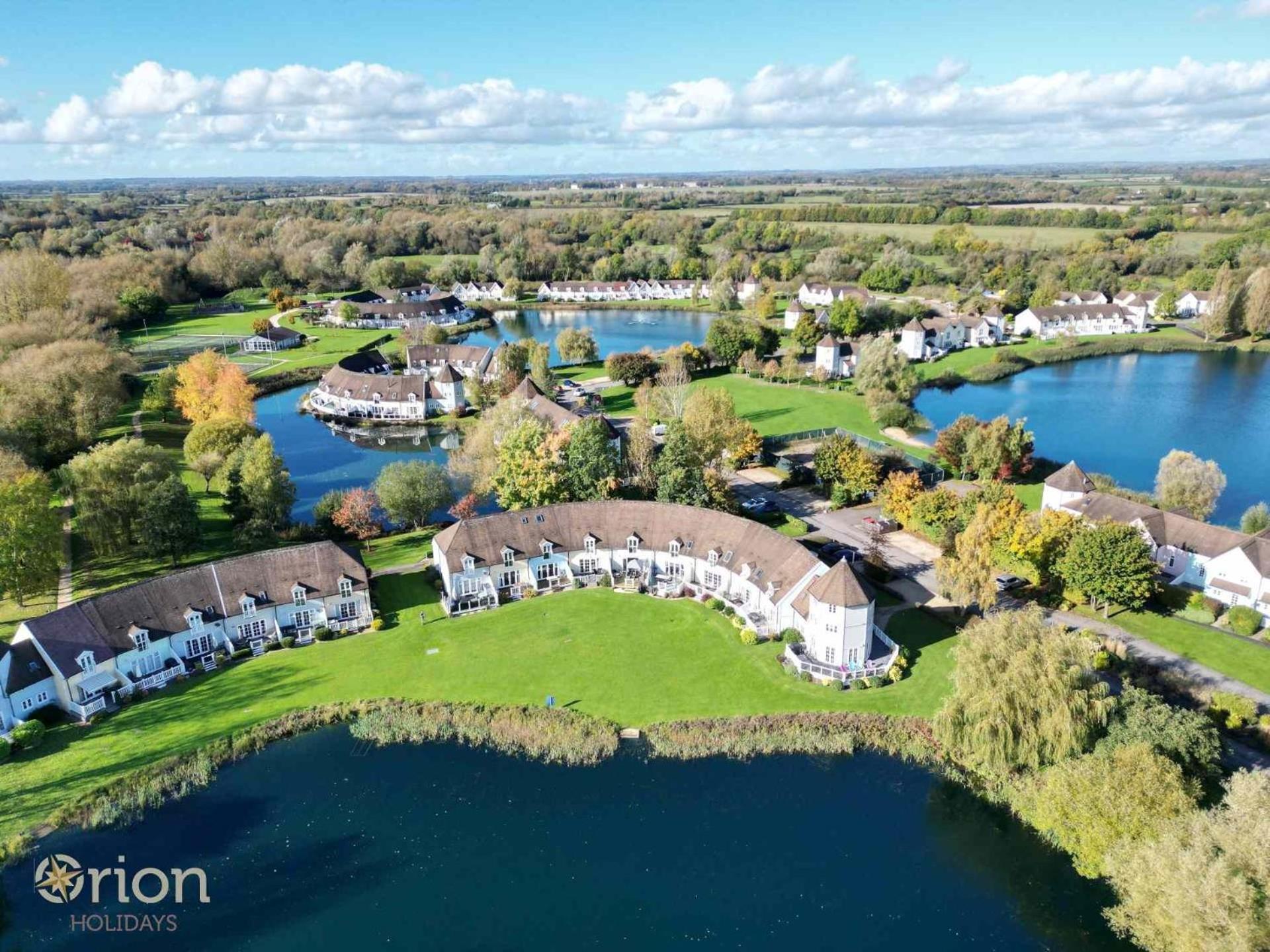 Isis Lakes 84 - Tortola Lodge South Cerney Esterno foto