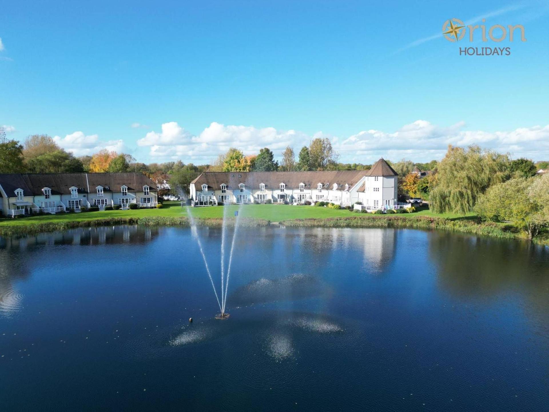 Isis Lakes 84 - Tortola Lodge South Cerney Esterno foto