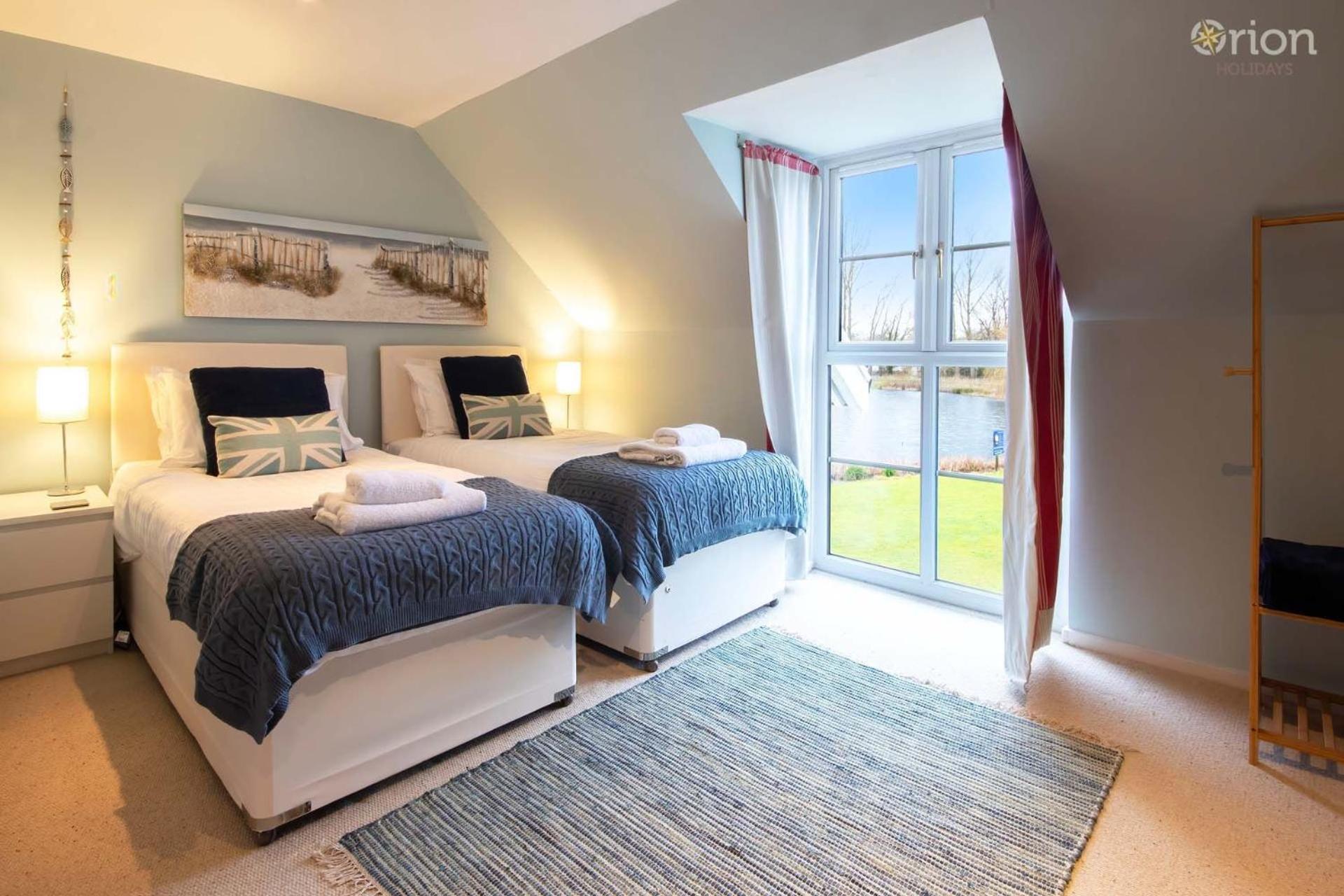 Isis Lakes 84 - Tortola Lodge South Cerney Esterno foto